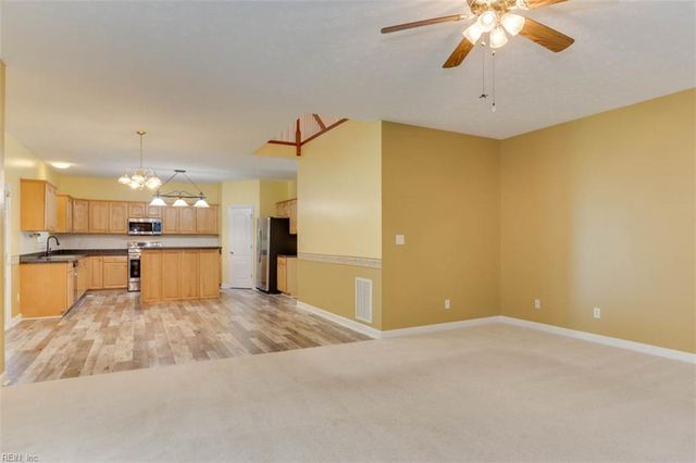 31 Ashe Meadows DR, Hampton, VA 23664