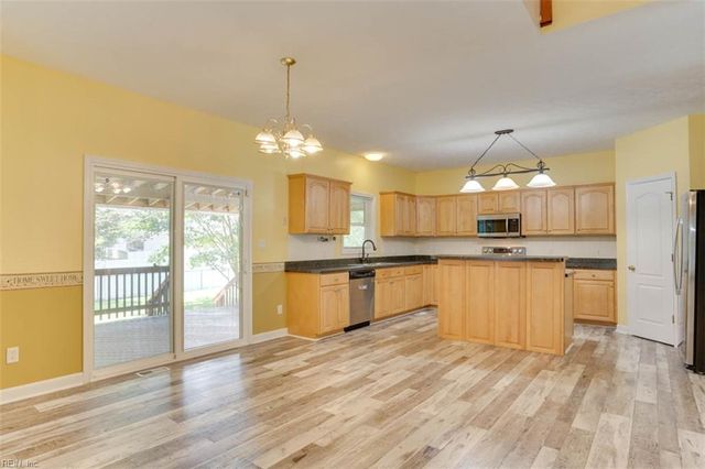 31 Ashe Meadows DR, Hampton, VA 23664