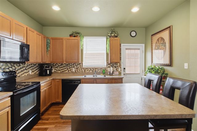 2648 Blackstone Drive, Grand Prairie, TX 75052