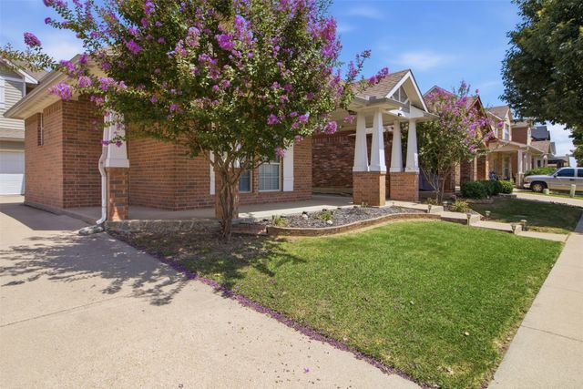 2648 Blackstone Drive, Grand Prairie, TX 75052
