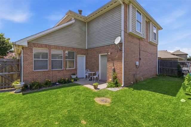 2648 Blackstone Drive, Grand Prairie, TX 75052