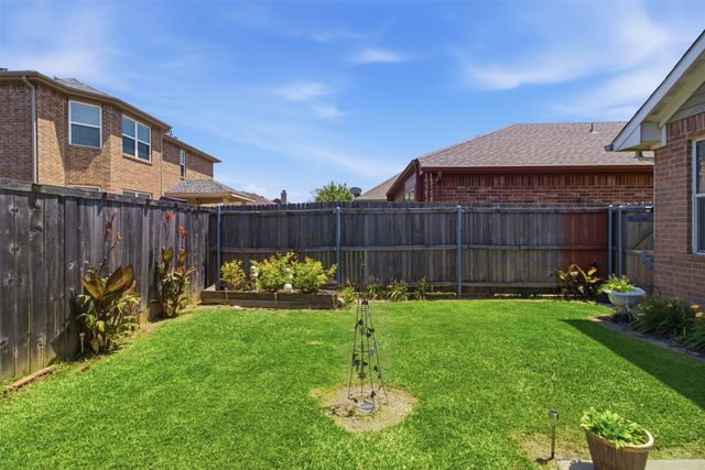 2648 Blackstone Drive, Grand Prairie, TX 75052