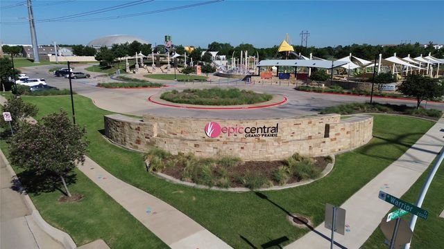 2648 Blackstone Drive, Grand Prairie, TX 75052