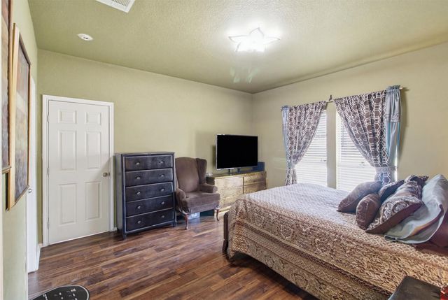 2648 Blackstone Drive, Grand Prairie, TX 75052