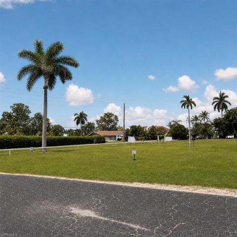 90 Sycamore LN, Fort Myers, FL 33908