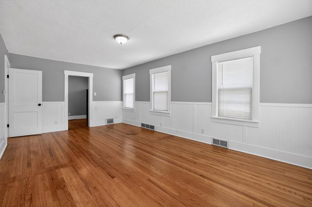 136 MARIAN Avenue, Council Bluffs, IA 51503