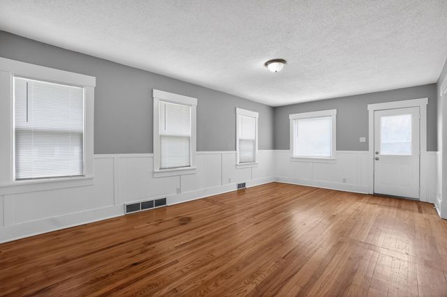 136 MARIAN Avenue, Council Bluffs, IA 51503