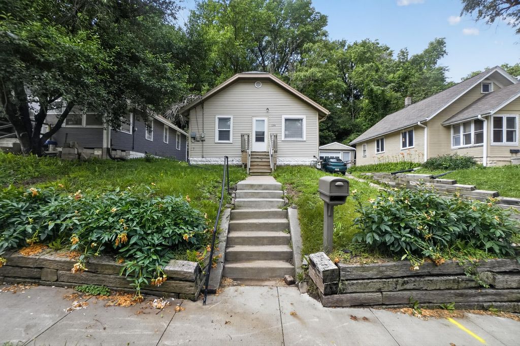 136 MARIAN Avenue, Council Bluffs, IA 51503