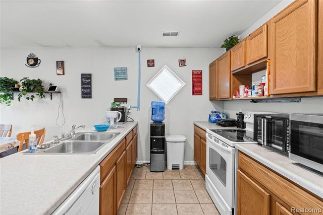 4485 Home Town Drive, Flint, MI 48506
