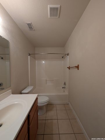956 MISTY ACRES DR, New Braunfels, TX 78130