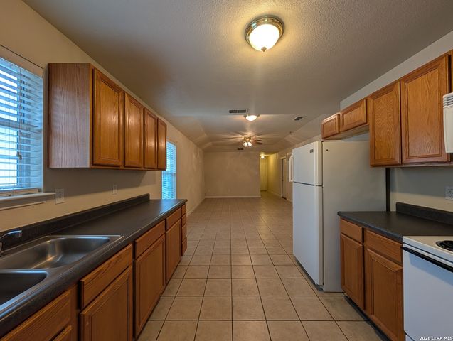 956 MISTY ACRES DR, New Braunfels, TX 78130