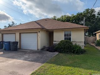 956 MISTY ACRES DR, New Braunfels, TX 78130