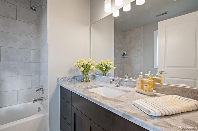 1050 Invitational Drive, Metamora, MI 48455