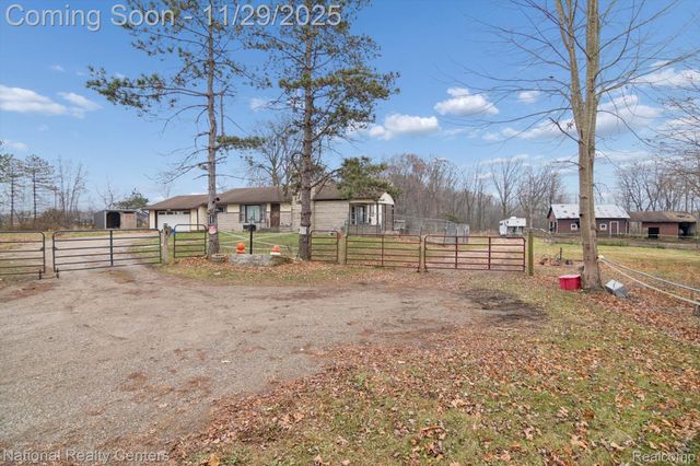 1251 E Reading Road, Hillsdale, MI 49242