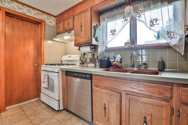 61 Thornton Avenue, Methuen, MA 01844