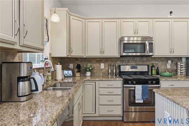 1207 Ashton Village Ct, Midlothian, VA 23114