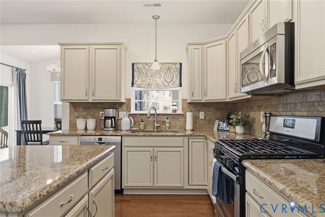 1207 Ashton Village Ct, Midlothian, VA 23114