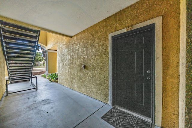 10103 COURTNEY OAKS CIRCLE 103, Tampa, FL 33619