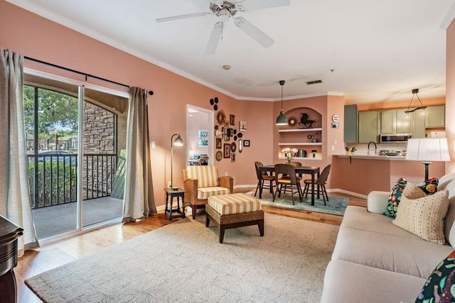 10103 COURTNEY OAKS CIRCLE 103, Tampa, FL 33619
