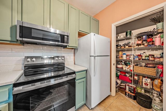10103 COURTNEY OAKS CIRCLE 103, Tampa, FL 33619