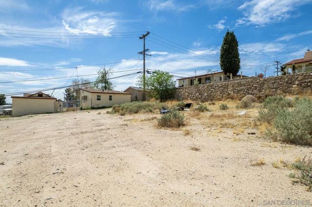 16662 1st Street, Victorville, CA 92395