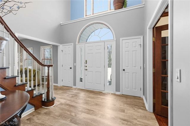 8412 Windsor Way, Broadview Heights, OH 44147