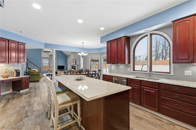 8412 Windsor Way, Broadview Heights, OH 44147