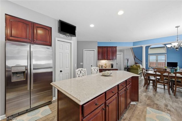 8412 Windsor Way, Broadview Heights, OH 44147