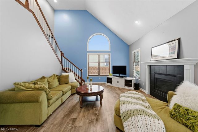 8412 Windsor Way, Broadview Heights, OH 44147