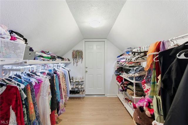 8412 Windsor Way, Broadview Heights, OH 44147