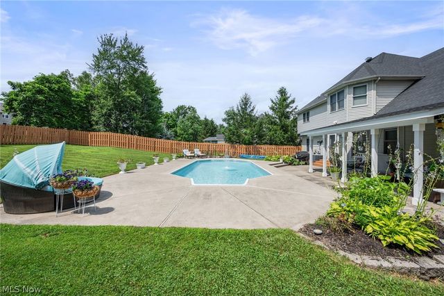 8412 Windsor Way, Broadview Heights, OH 44147