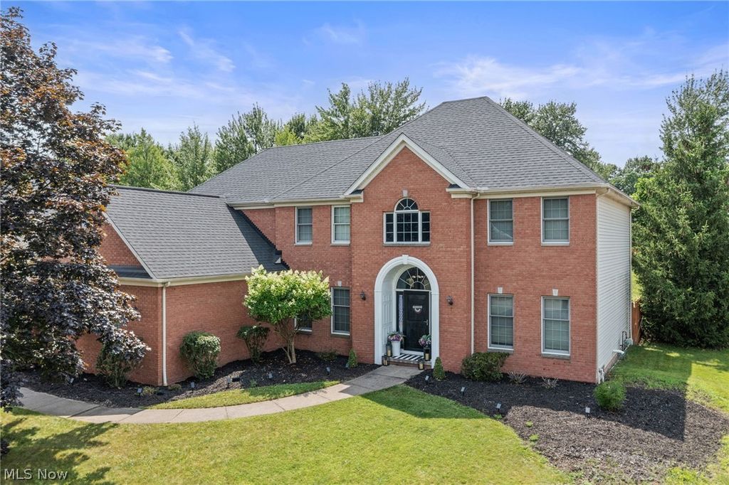 8412 Windsor Way, Broadview Heights, OH 44147