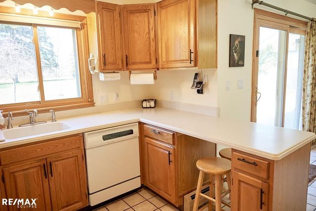 2557 Chicago Rd, Warren, MI 48092