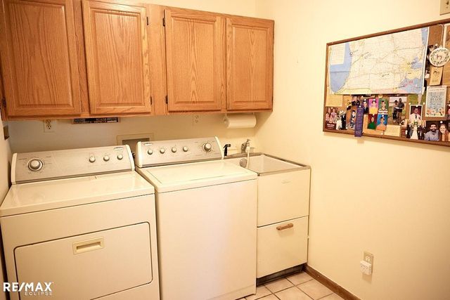 2557 Chicago Rd, Warren, MI 48092