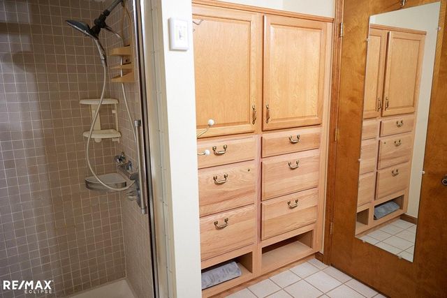 2557 Chicago Rd, Warren, MI 48092