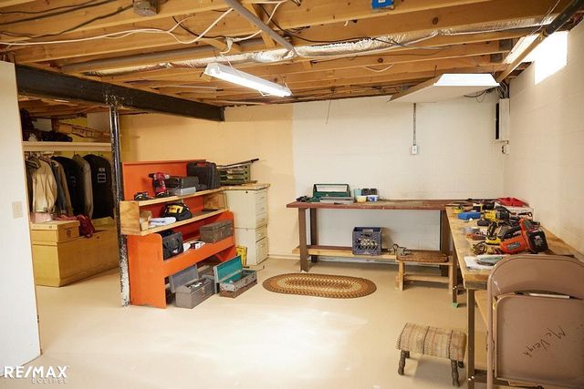 2557 Chicago Rd, Warren, MI 48092