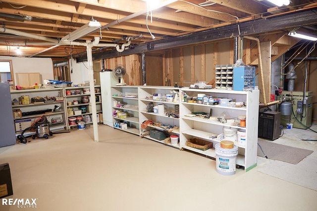 2557 Chicago Rd, Warren, MI 48092