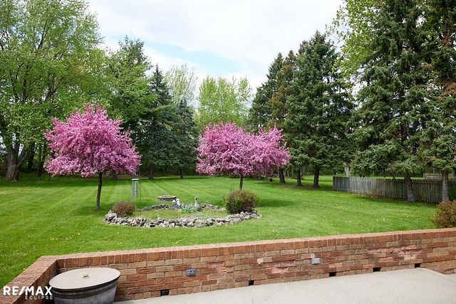 2557 Chicago Rd, Warren, MI 48092