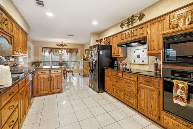 3603 Ivywild Court, Arlington, TX 76016