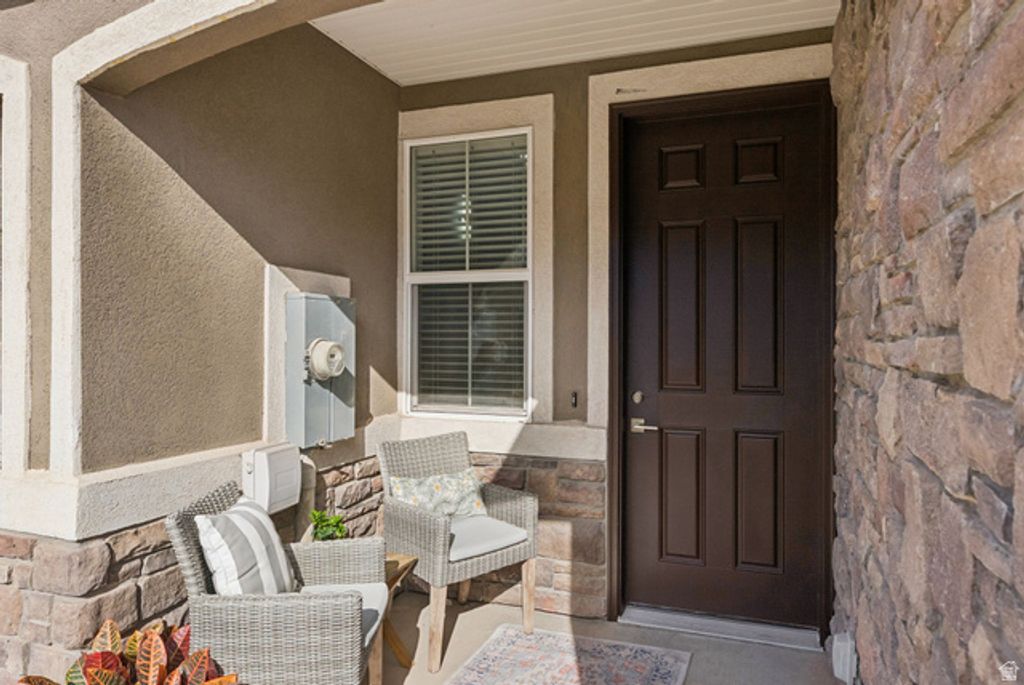 908 HALSTEAD DR, North Salt Lake, UT 84054 — photo 2