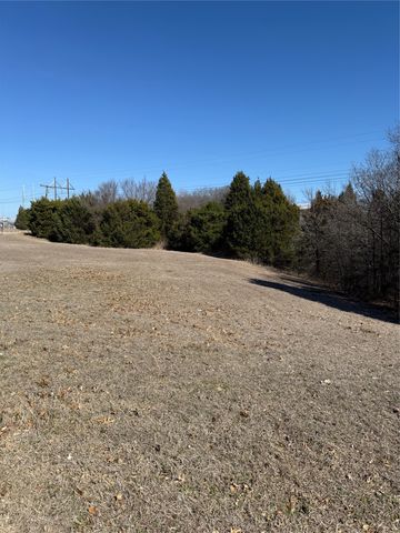 700 Winding Creek Drive, Mesquite, TX 75149