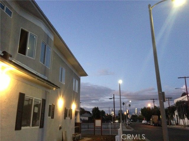 956 E 43rd, Los Angeles, CA 90011