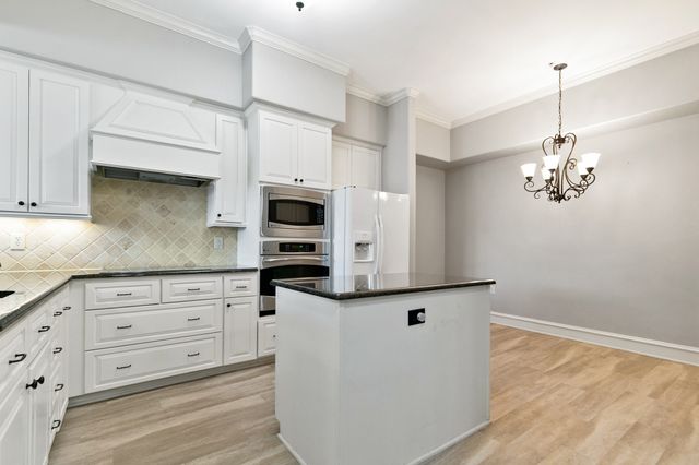 301 Watermere Drive 212, Southlake, TX 76092