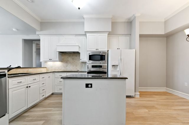 301 Watermere Drive 212, Southlake, TX 76092
