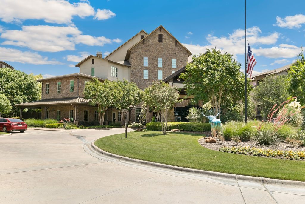301 Watermere Drive 212, Southlake, TX 76092