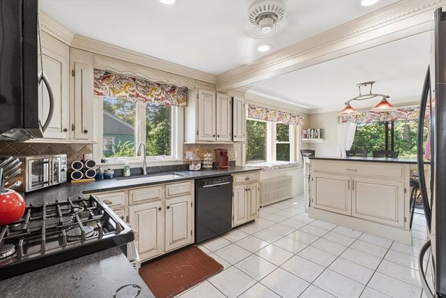 125 Jaffrey St, Weymouth, MA 02188