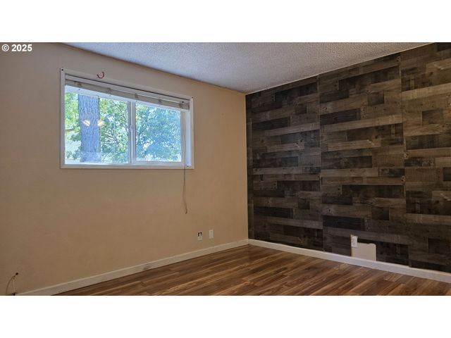 551 PANDA Loop, Eugene, OR 97401