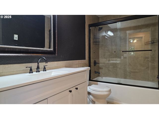 551 PANDA Loop, Eugene, OR 97401