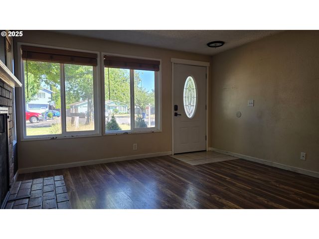 551 PANDA Loop, Eugene, OR 97401