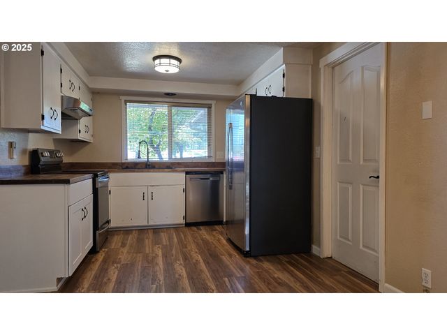 551 PANDA Loop, Eugene, OR 97401